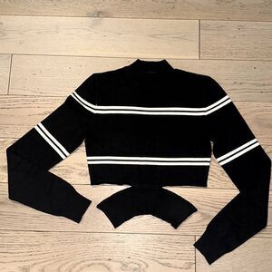 FOREVER 21 STRIPPED CUTOUT SWEATER MEDIUM BLACK/WHITE. NWOT.